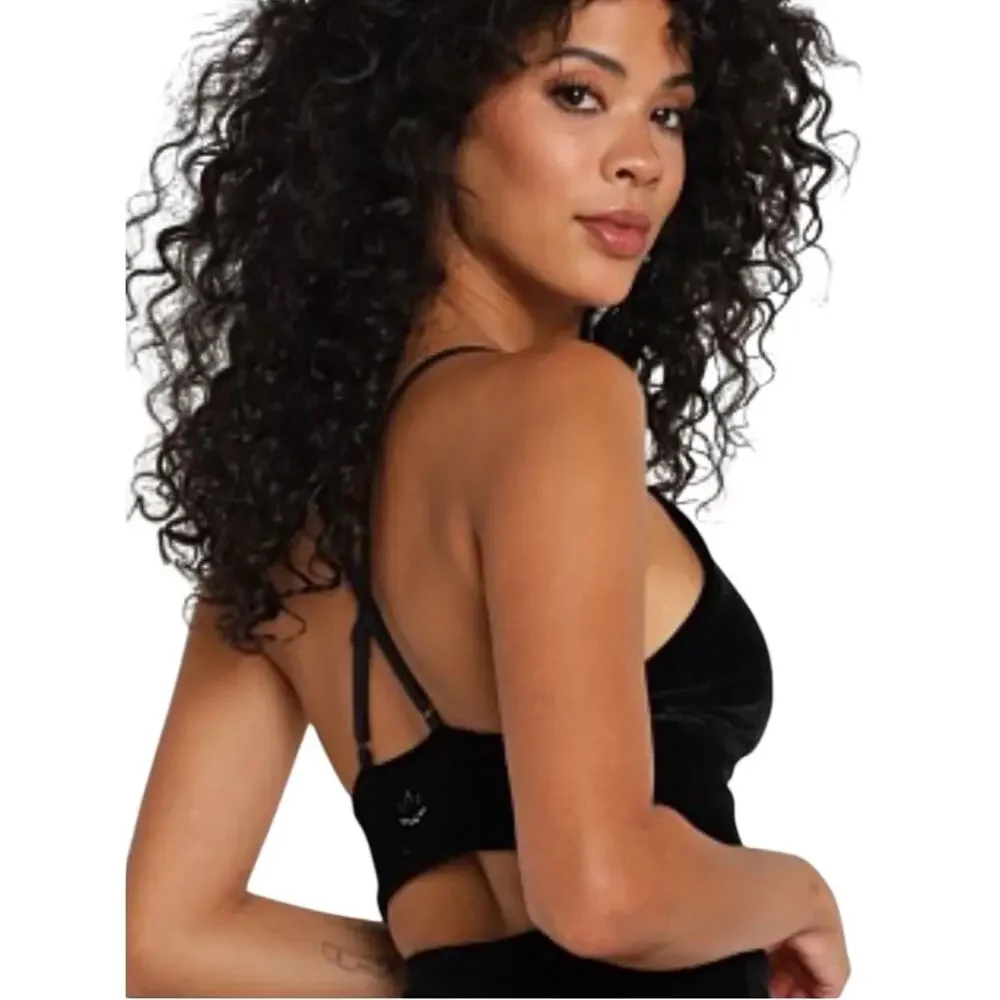 NWT Beyond Yoga Velvet Motion Bra Gym Cropped Top Black Workout Size Medium - Picture 7 of 14